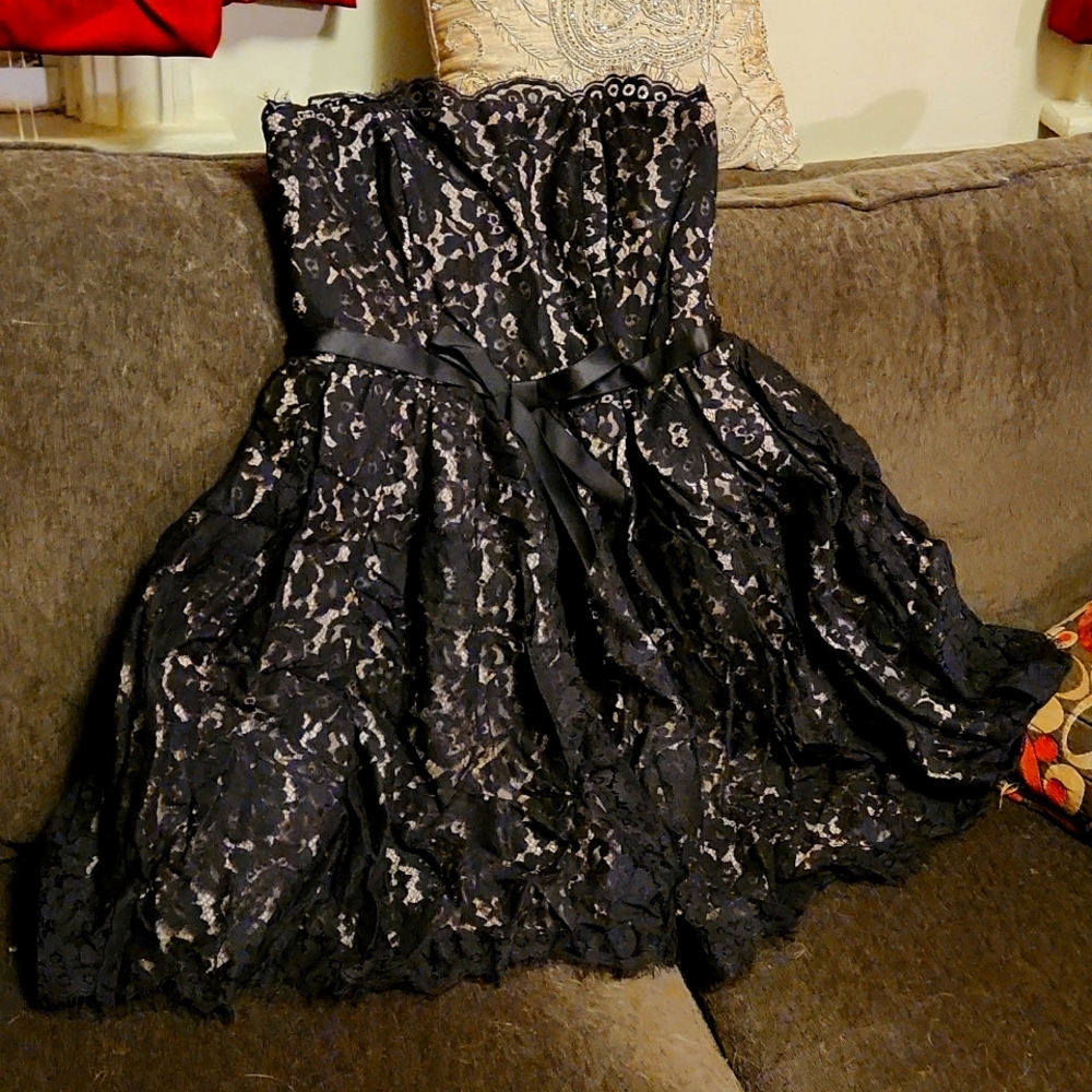 Neiman Marcus strapless size 6 lace dress